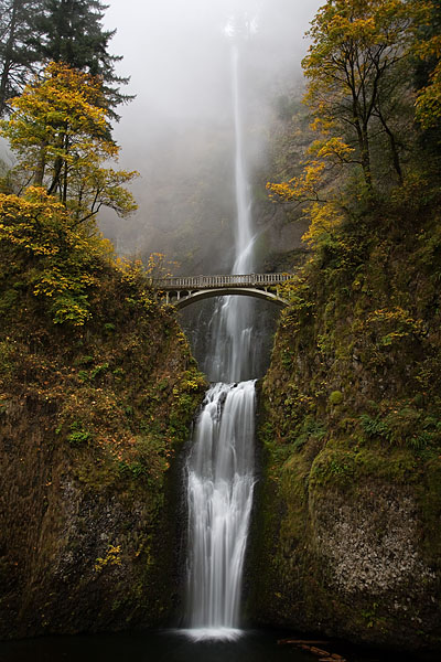 Multnomah Falls, Columbia River Gorge National Scenic Area, Oregon, waterfall, fog, autumn